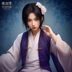 SEO分析师张宇的职业照，男性分析师查看数据报表